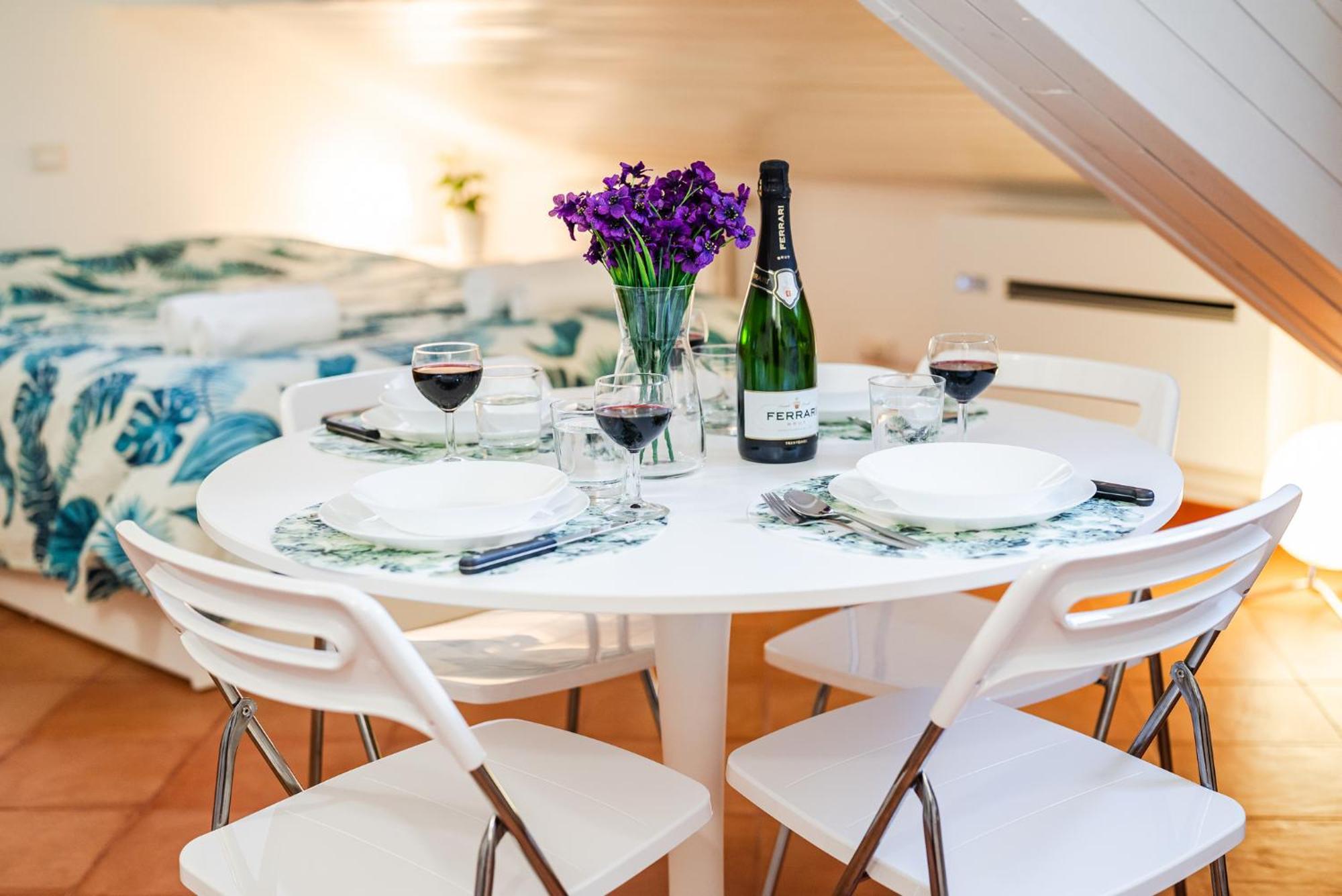 The White Jungle - San Babila Attic Apartment Milan Bagian luar foto