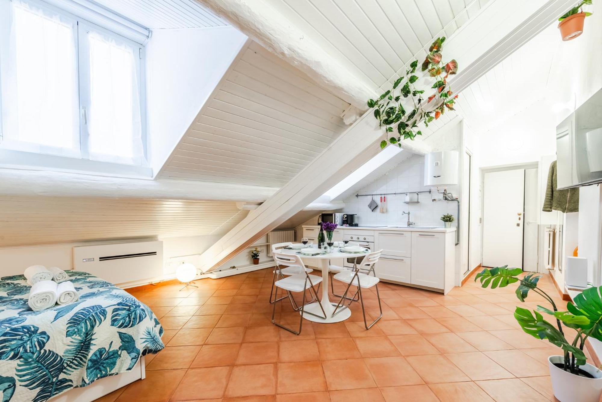The White Jungle - San Babila Attic Apartment Milan Bagian luar foto