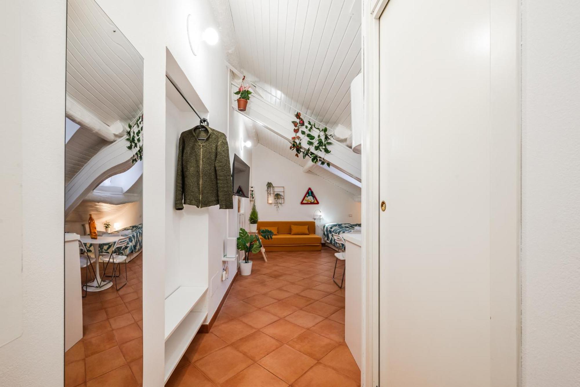 The White Jungle - San Babila Attic Apartment Milan Bagian luar foto