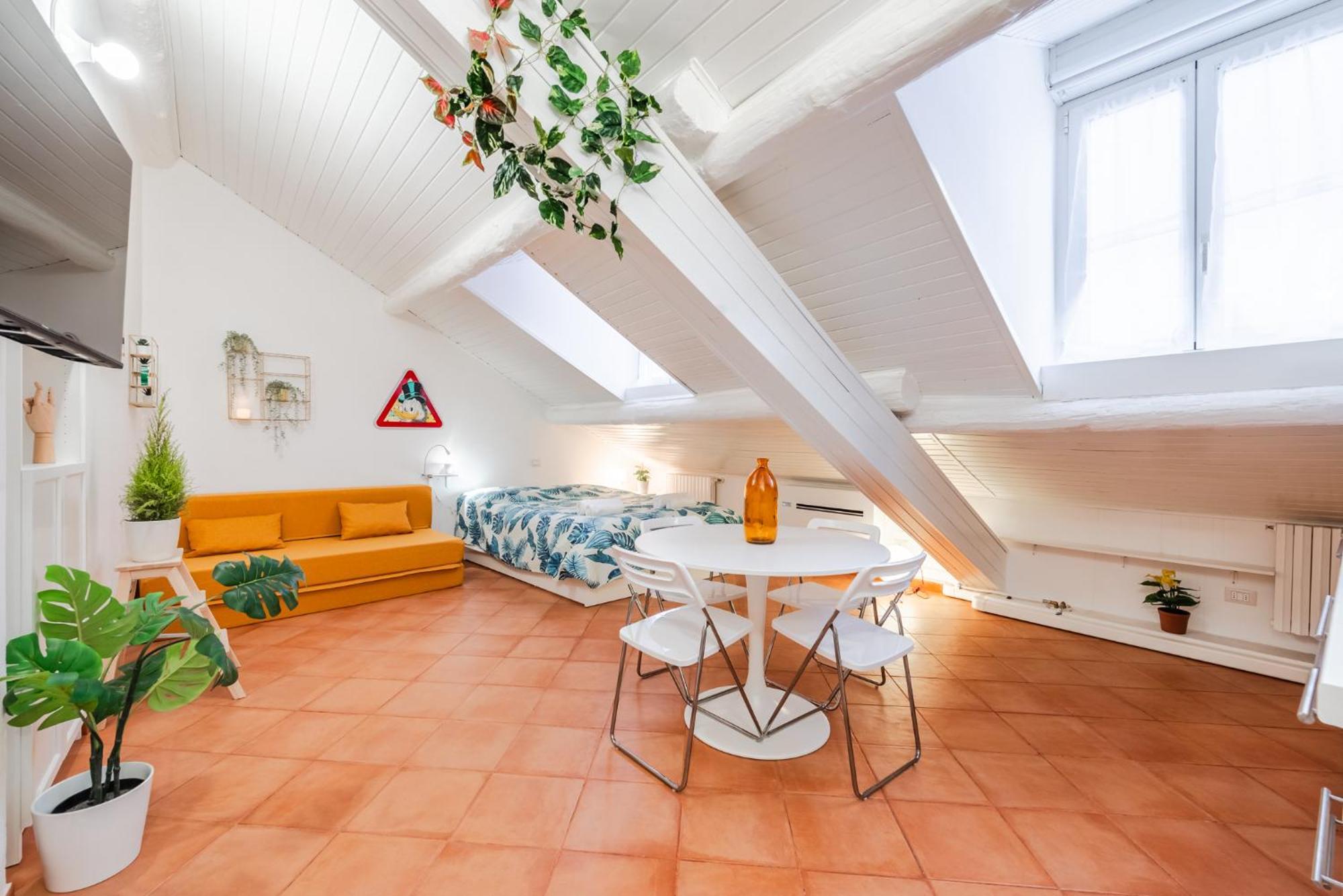 The White Jungle - San Babila Attic Apartment Milan Bagian luar foto
