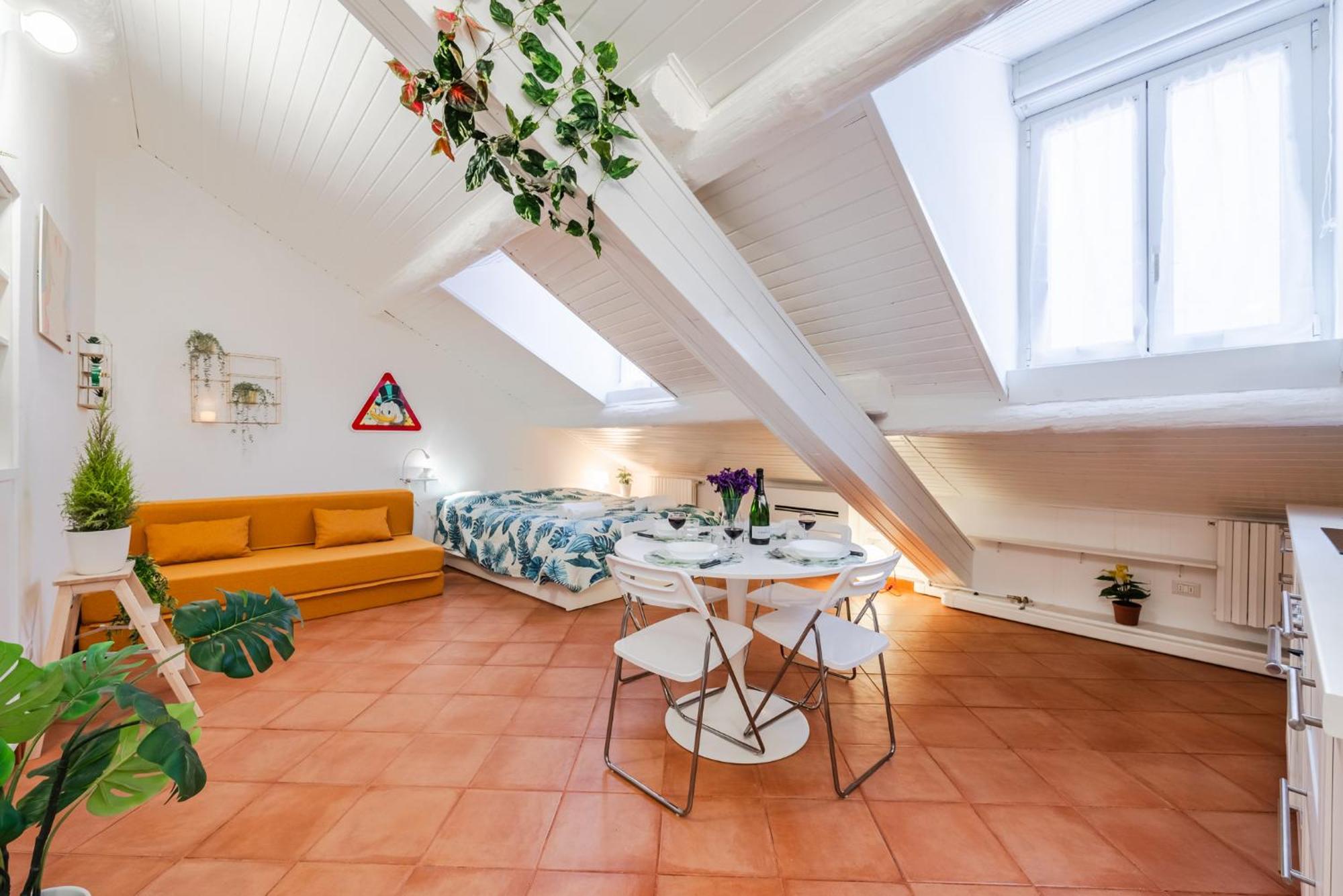 The White Jungle - San Babila Attic Apartment Milan Bagian luar foto