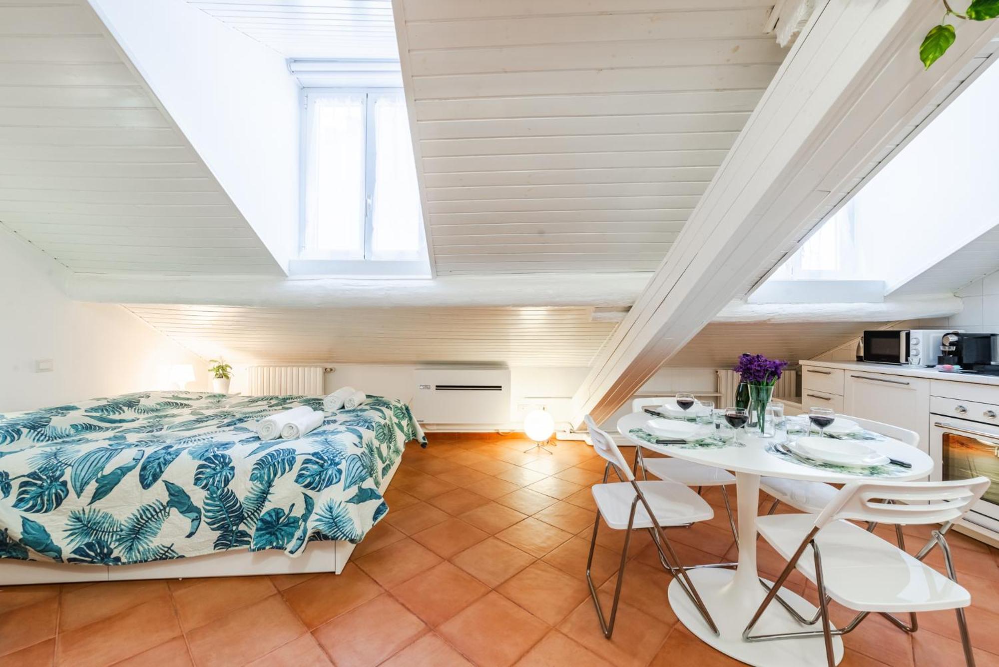 The White Jungle - San Babila Attic Apartment Milan Bagian luar foto