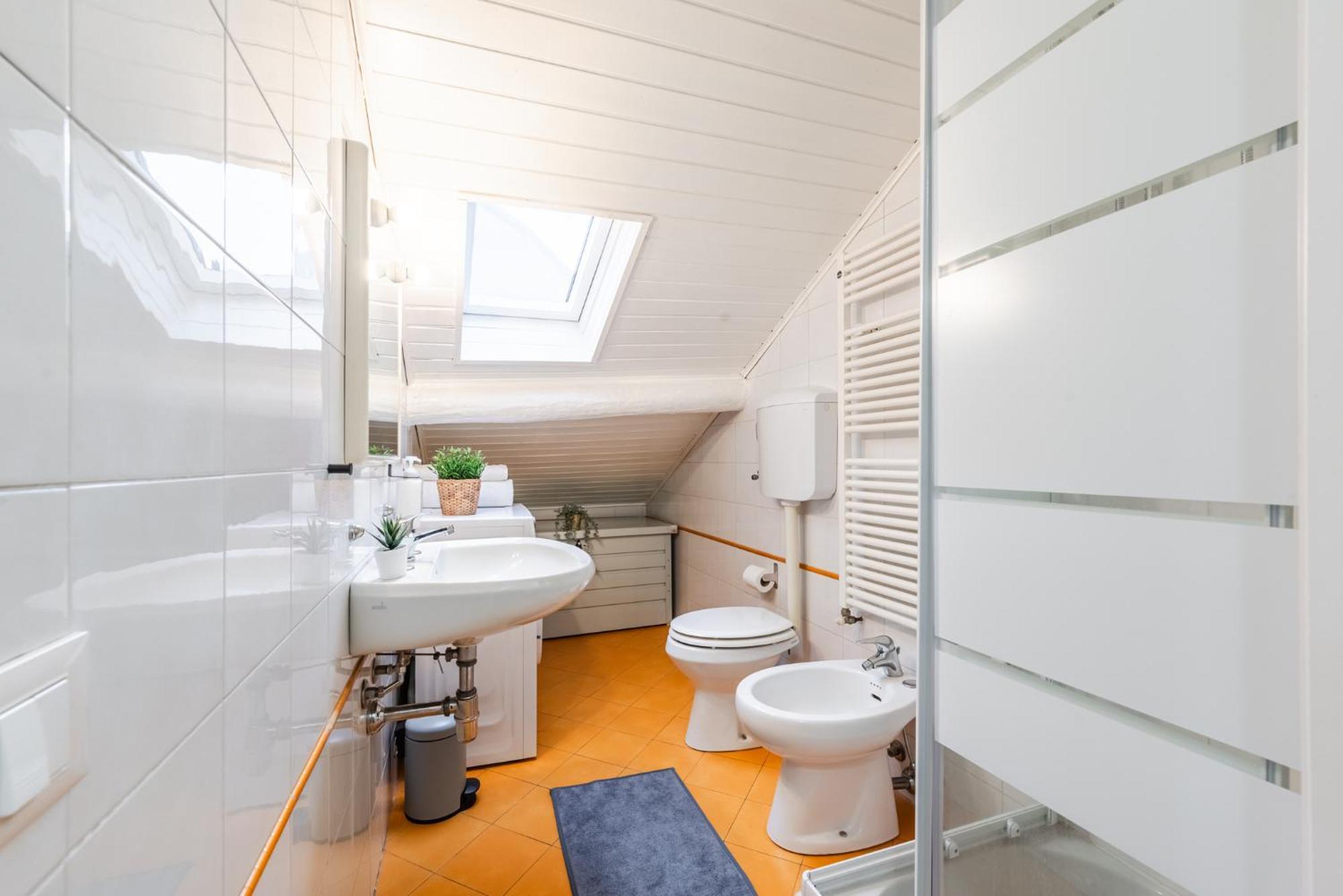 The White Jungle - San Babila Attic Apartment Milan Bagian luar foto